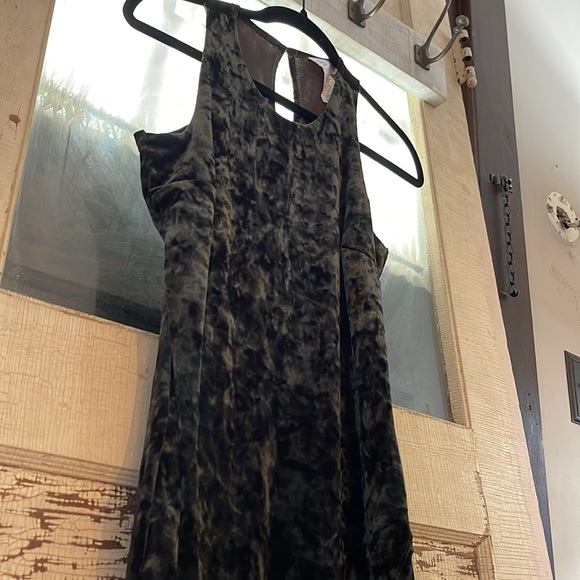 RD Style Velvet Asymmetrical Minidress Olive Green Size Small Like New - Picture 3 of 6